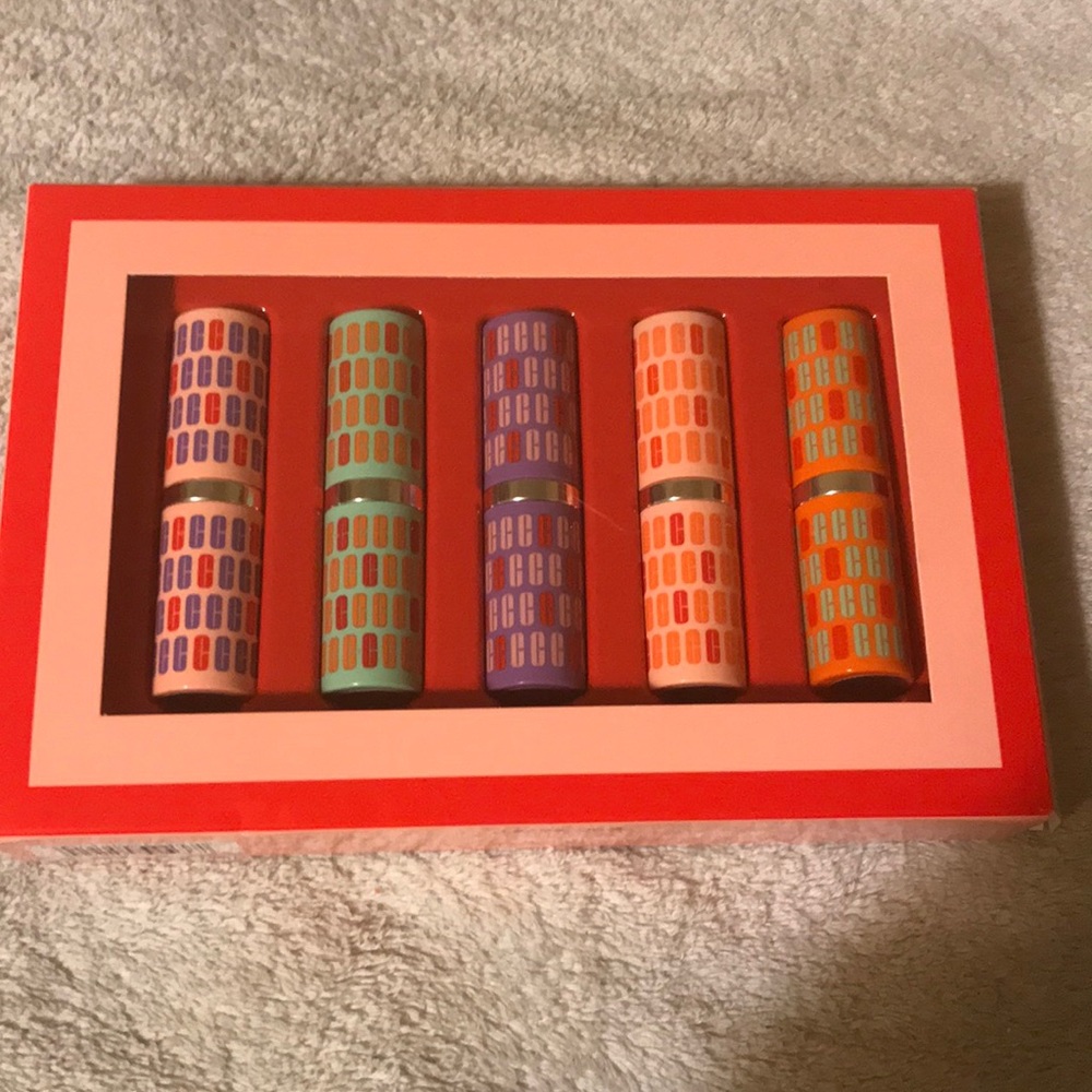 NWT Clinique Kisses (Set of Lipsticks)💄